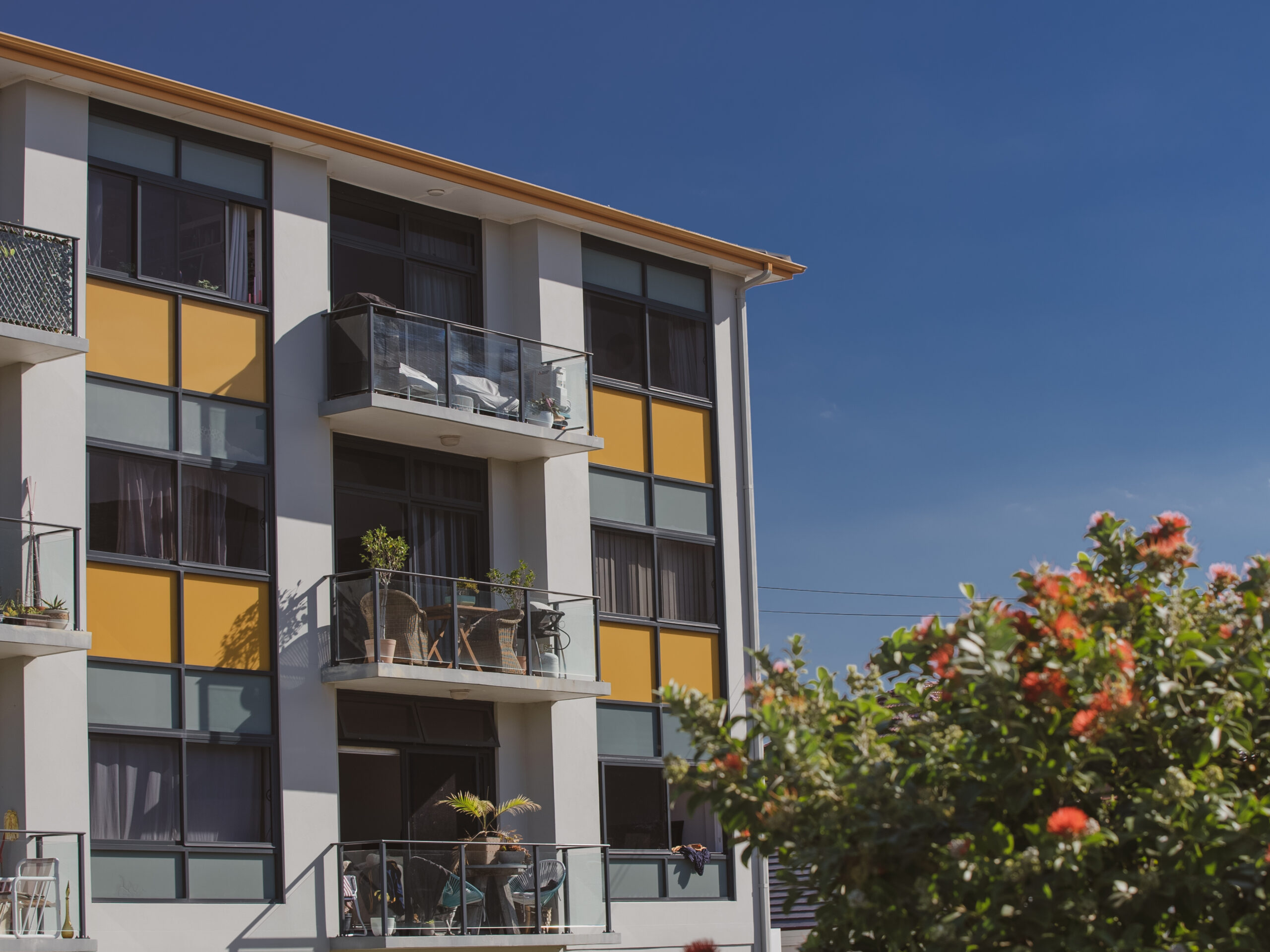 Diagram showing Queensland Home Warranty Insurance coverage for residential buildings up to three storeys within community titles schemes.